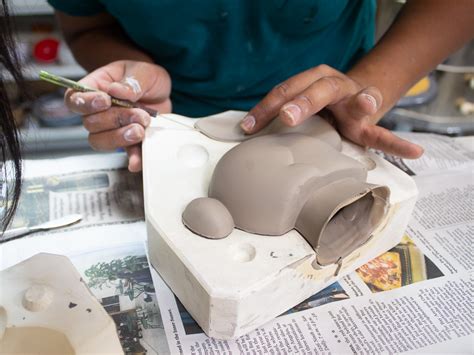 removing clay from ceramic mold